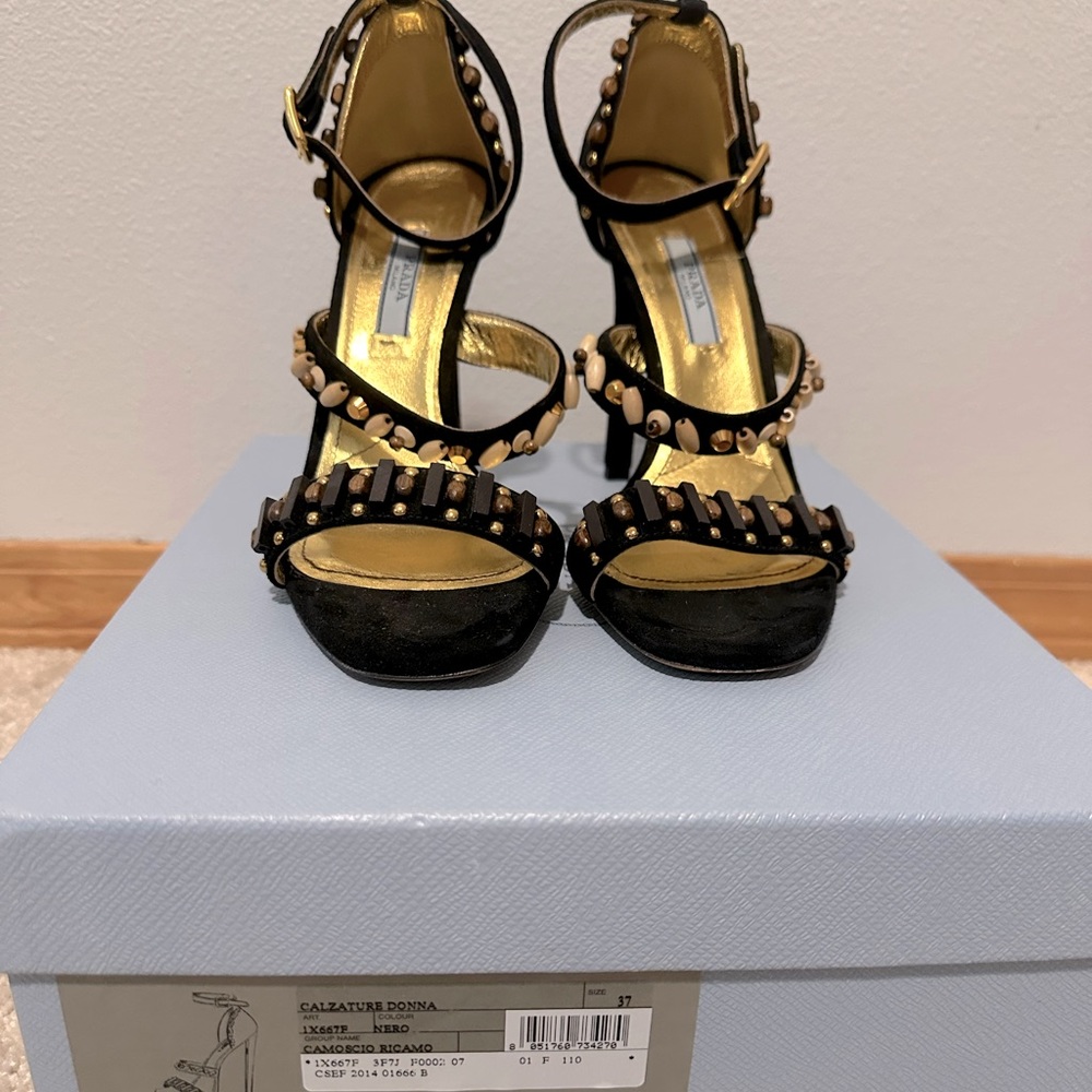 Prada elegant beaded size 37 heels nwt